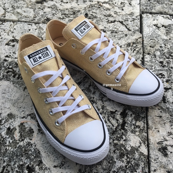 Women's Converse Chuck Taylor All Star 9 - Picture 2 of 8